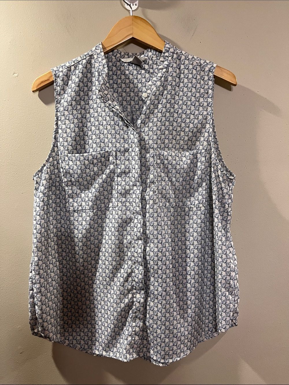 J. Jill Sleeveless Button-Front Blouse in Light Blue and White